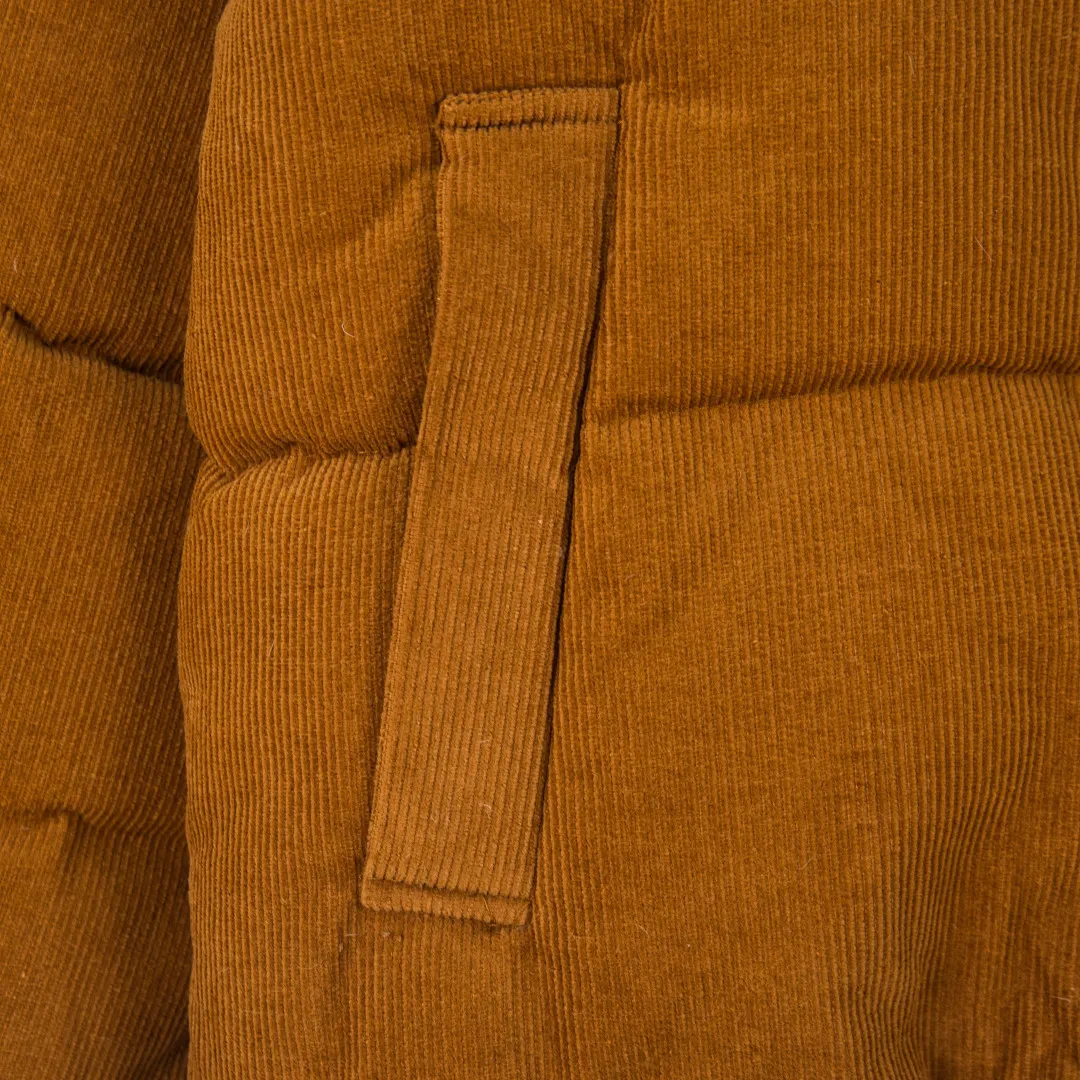 P660 💰zp version [Exclusive supply] Ralph Lauren/Ralph Lauren 2024aw retro Maillard style grain velvet lapel short high-waisted corduroy thickened down jacket - Maillard color 11-pit cotton corduroy face ✅ - 350T contrasting polyester lining inside Double-layer 360T high-density gallbladder ✅ - Original consistent YKK white copper nude zippers Zipper pockets on both sides of the inside ✅ - RL2024 new down jacket Khaki corduroy cotton jacket The warm atmosphere of autumn and winter is online. The comfort brought by the cotton corduroy face and the lapels of three-dimensional particle velvet. The high-waisted short version takes into account both the version and warmth. Color: Khaki Brown Size: S M L XL Number: WW10759